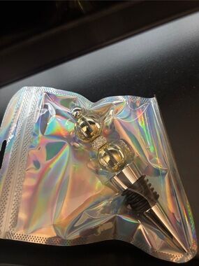 New Silver & Gold, Black Decorative Wine Stopper